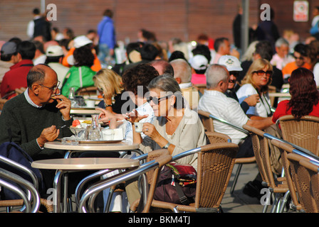 Cafe scene, Piazza San Marco, Venezia, Italia Foto Stock