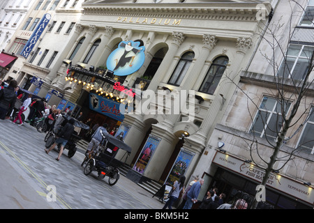 Vista in alzato frontale della rinomanza mondiale London Palladium Theatre di Argyll Street, Londra. Foto Stock