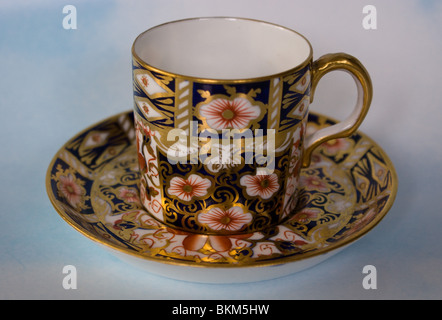 ROYAL CROWN DERBY pattern di Imari Tazza da caffè con piattino Foto Stock