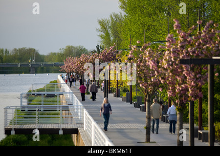 La prevista-out esplanade di Vichy per pedoni e per chi ama fare jogging (Francia). L'esplanade aménagée de Vichy pour piétons et joggeurs. Foto Stock