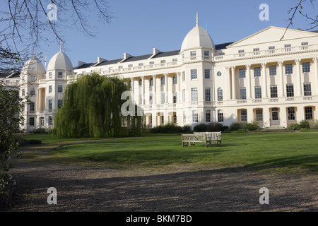 Eccellenza architettonica e di splendore, Nash Sussex Place in Regents Park London, costruita a partire dal 1822-23. Foto Stock