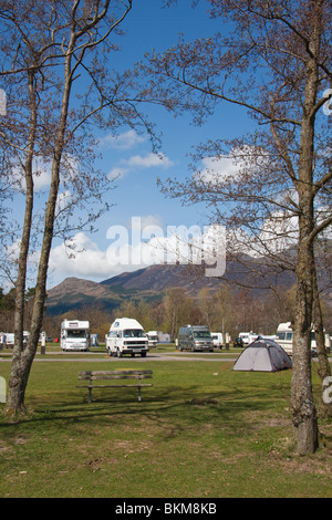 Camper e caravan in Keswick Camping & Caravaning Club sito Foto Stock