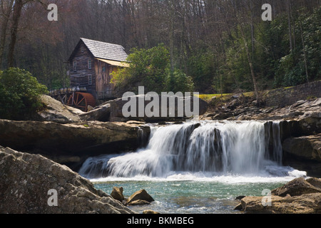 La radura Creek Grist Mill in Babcock membro Park West Virginia all'inizio di stagione primavera Foto Stock