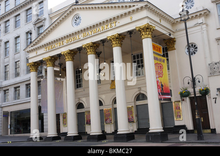 Il Theatre Royal Haymarket disegnato da John Nash e aperto nel luglio 1821. Foto Stock