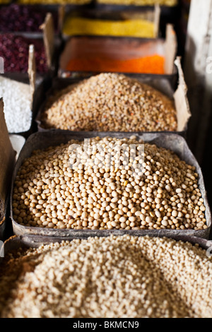 Gli ingredienti ad una drogheria in Jalan Gambier. Kuching, Sarawak, Borneo, Malaysia Foto Stock