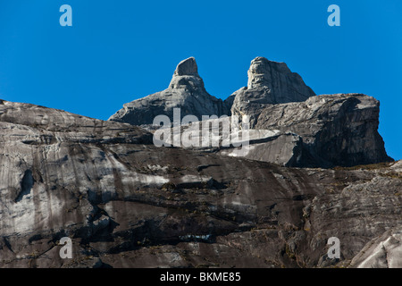 Picchi di granito del 4100 metro alto Mt Kinabalu. Kinabalu National Park, Sabah Borneo Malese. Foto Stock