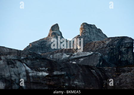 Picchi di granito del 4100 metro alto Mt Kinabalu, sud-est asiatico è la montagna più alta. Kinabalu National Park, Sabah, Malaysia. Foto Stock