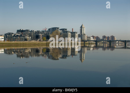 Chelsea Harbour Development sul fiume Tamigi a Londra Foto Stock