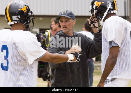 Sul set (ALT) riprese (ALT) O/S 'GRIDIRON GANG" (2006) con PHIL JOANOU (DIR) GDIR 001-06 Foto Stock