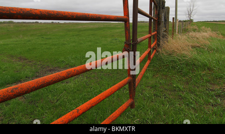 Recinto rosso in zona rurale Foto Stock