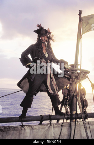 Pirati dei Caraibi: La maledizione della perla nera (2003), Johnny Depp DISNEY CREDITO PIRC 002-6539 Foto Stock