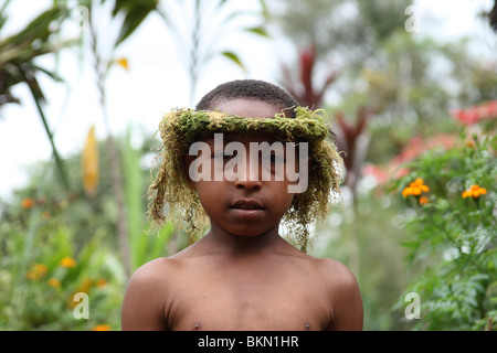 Huli boy, fotografato vicino a Tari nelle Highlands di Papua Nuova Guinea Foto Stock