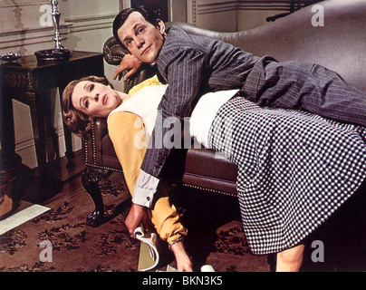 Stella! (1968) Julie Andrews, Daniel Massey STRR 004FOH Foto Stock