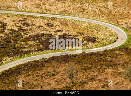 Tornante sul paese vuota strada libera dal traffico Foto Stock