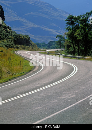 Winding Road, U.S. Autostrada 89, curve attraverso Yankee Jim Canyon Park County, Montana, USA. Foto Stock