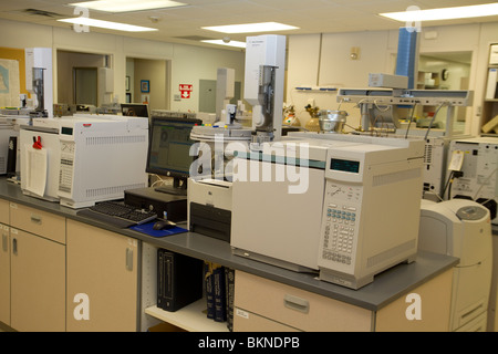 Gascromatografo macchine utilizzate per eseguire il test di vari campioni di prove forensi. Il Nebraska Stato criminalità patrol Lab. Foto Stock
