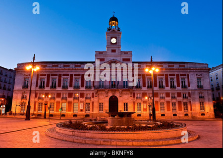 Torre dell'orologio sul ministero dell'interno edificio, la Puerta del Sol di Madrid, Spagna Foto Stock