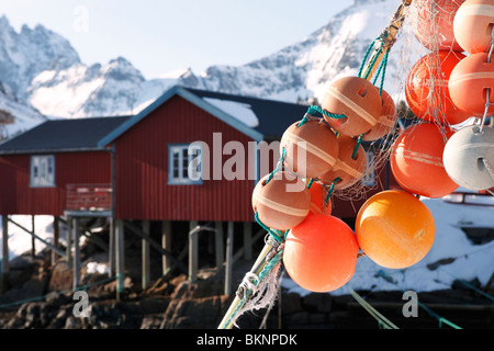 Fisherman's rorbu nel villaggio di Å su Moskenesøy, una delle isole Lofoten in Norvegia Foto Stock