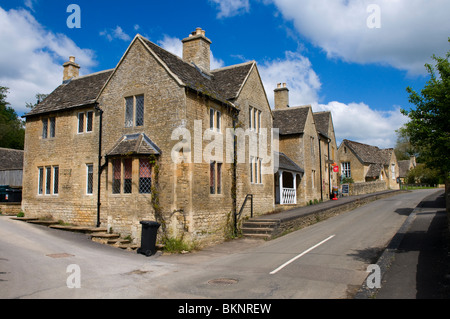 Scena di strada in Cotswolds. Glympton, West Oxfordshire. Foto Stock