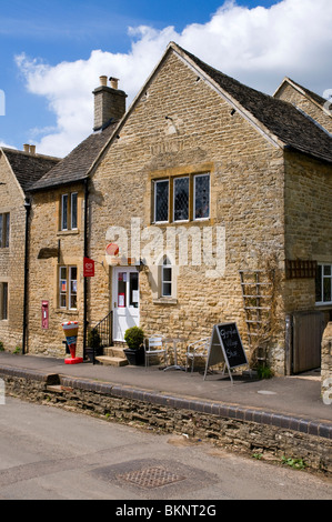 Scena di strada in Cotswolds. Glympton, West Oxfordshire. Foto Stock