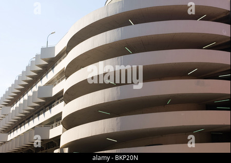 Un grande Multi-Storey Parcheggio auto nella zona centrale della città di Toulouse Haute Garonne Midi-Pirenei Francia Foto Stock