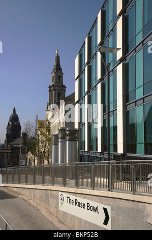 Il Rose Bowl con Civic Hall e Municipio di Leeds REGNO UNITO Foto Stock