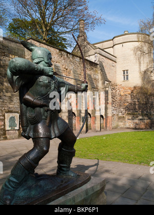 Close up di Robin Hood statua a Nottingham Castle, England Regno Unito Foto Stock