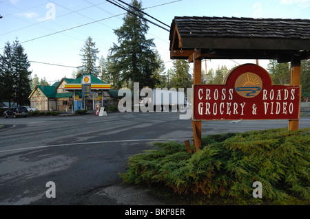 Maple cade una piccola città in cascate sul Monte Baker Autostrada Whatcom County, Washington, Stati Uniti d'America Foto Stock