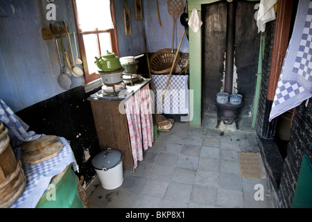 Interno di una casa di villaggio Urk, museo Zuiderzee, Enkhuizen, Paesi Bassi Foto Stock