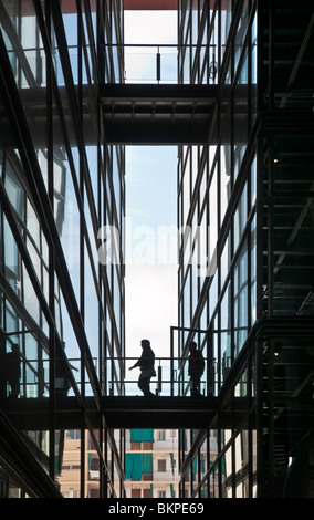 Parte del nuovo futuristico; ala progettato dall architetto Jean Nouvel presso il Centro de Arte Reina Sofia di Madrid, Spagna Foto Stock