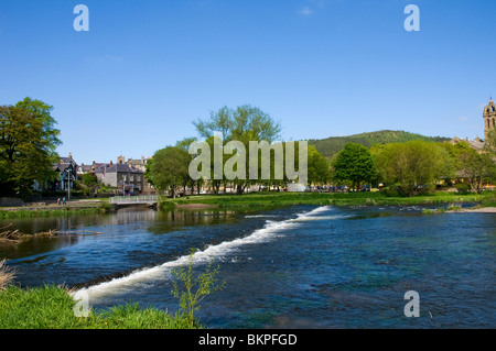 Cauld (weir) fiume Tweed a Peebles Scottish Borders Scotland Foto Stock