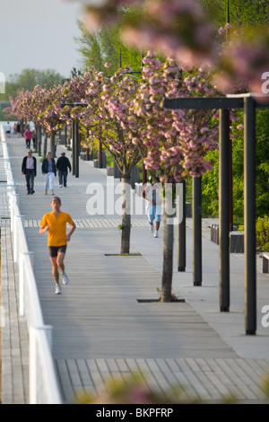 La prevista-out esplanade di Vichy per pedoni e per chi ama fare jogging (Francia). L'esplanade aménagée de Vichy pour piétons et joggeurs. Foto Stock