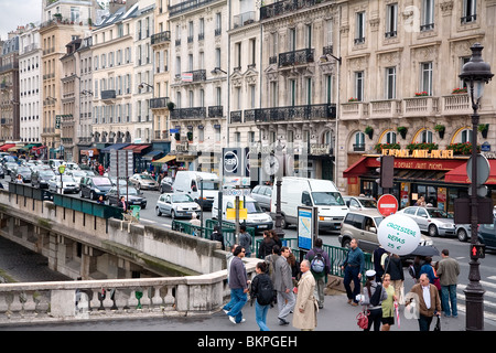 Una vista di quai Saint-Michel Street, Parigi, Francia Foto Stock