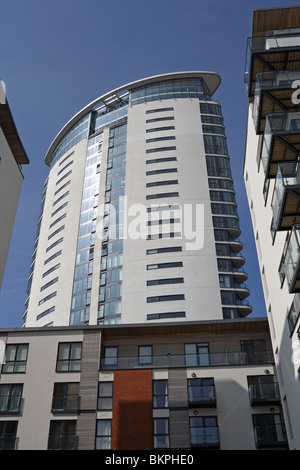 The Tower at Meridian Quay Swansea, Wales UK, edificio più alto, appartamenti e appartamenti di lusso. Alto edificio a torre residenziale Foto Stock