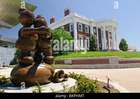 CHATTANOOGA, Tennessee, Stati Uniti — sculture nei terreni dell'Hunter Museum of American Art di Chattanooga, Tennessee Foto Stock