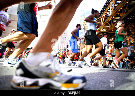 Maratona di Chicago ; delle guide di scorrimento nel centro di Chicago, Illinois, Stati Uniti d'America Foto Stock