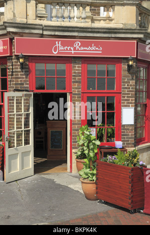 Harry Ramsden's Inglese tradizionale con Fish & Chip Shop sul lungomare di Eastbourne, East Sussex. Foto Stock