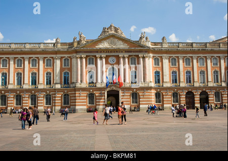 La creazione del capitale [Capitole] dalla Piazza Capital [Place du Capitole] in Toulouse Haute Garonne Midi-Pirenei Francia Foto Stock