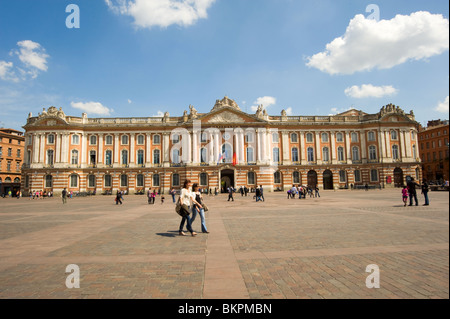 La creazione del capitale [Capitole] dalla Piazza Capital [Place du Capitole] in Toulouse Haute Garonne Midi-Pirenei Francia Foto Stock