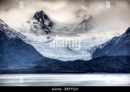 Vista del ghiacciaio Grewingk che fluisce nella Kachemak Bay, nei pressi di Omero, Penisola di Kenai, Alaska, molla Foto Stock