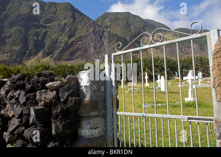 Tristan da Cunha Island, capitale di insediamento di Edimburgo. Modo di porta che conduce al cimitero solo sull'isola. Foto Stock