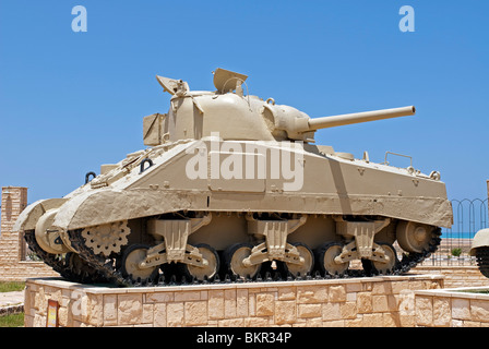 Egitto El Alamein. M4 Sherman serbatoio visualizzati al di fuori del museo. Foto Stock