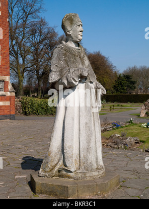 Statua del Cardinale Wolsey di Abbey Park, Leicester Inghilterra REGNO UNITO Foto Stock