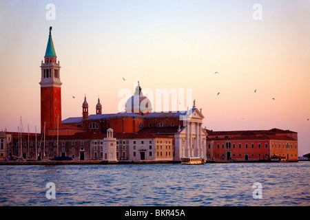 L'Italia, Veneto, Venezia, Isola di San Giorgio Maggiore con la principale chiesa dedicata al santo. Foto Stock