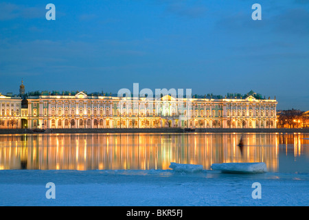 Russia, San Pietroburgo; il Palazzo d'inverno, oggi parte dello Stato Hermitage Museum of Art. Foto Stock