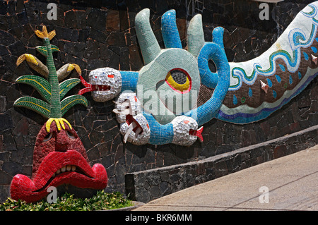 Creato nel 1956 da Diego Rivera quando viveva in Acapulco suo drago murale sulla parete esterna è un'arte messicana tesoro Foto Stock