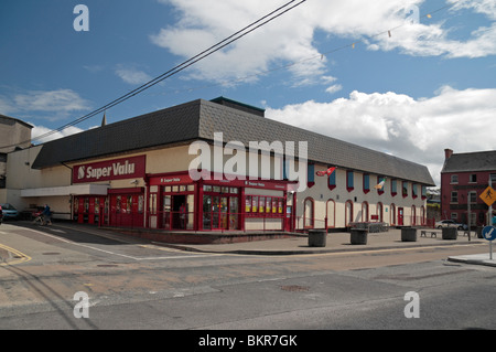 Il supermercato SuperValu sulla banchina, New Ross, Co Wexford, Irlanda. Foto Stock