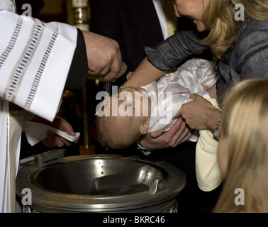 A destra del battesimo in un Polish American chiesa cattolica a Brooklyn, New York. Foto Stock