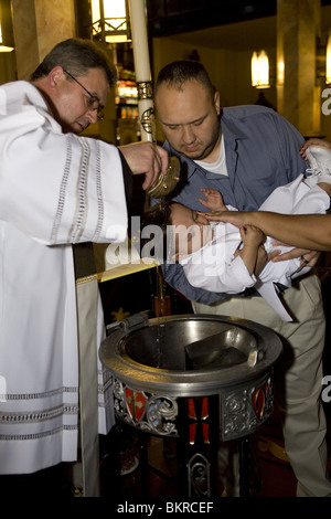 A destra del battesimo in un Polish American chiesa cattolica a Brooklyn, New York. Foto Stock