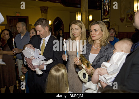 A destra del battesimo in un Polish American chiesa cattolica a Brooklyn, New York. Foto Stock